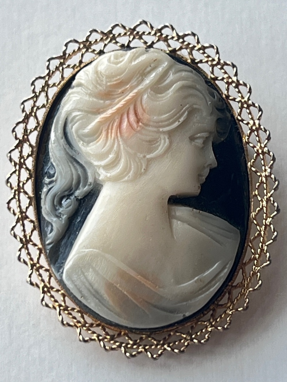 Vintage Cameo Left Facing Brooch and Pendant with Gold Tone Filigree Open Work - Picture 2 of 5